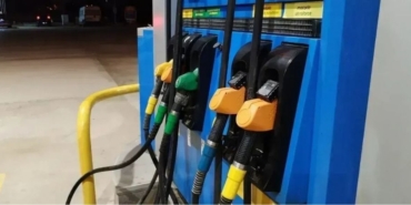 Karamürsel'de Akaryakıt Tabelaları Yeniden Değişiyor Motorine Gece Yarısı Zammı Yolda