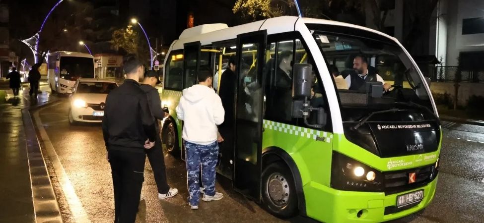 Karamürsel'i de Kapsayan Gece Otobüsü Seferleri (N3 Hattı) Vatandaşlardan ve Öğrencilerden Tam Not Aldı