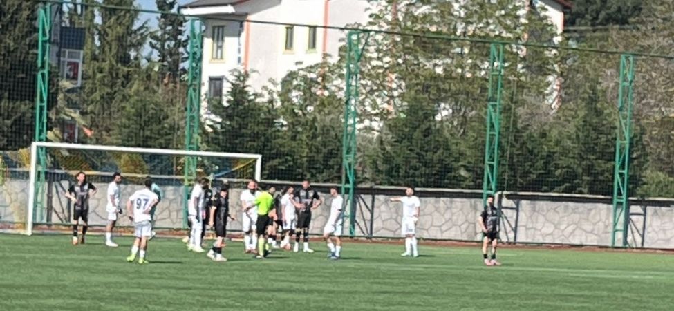 Karamürselspor Son Dakika Golüyle Kazanırken Kalecimiz Mehmet Öztürk Hastanelik Oldu