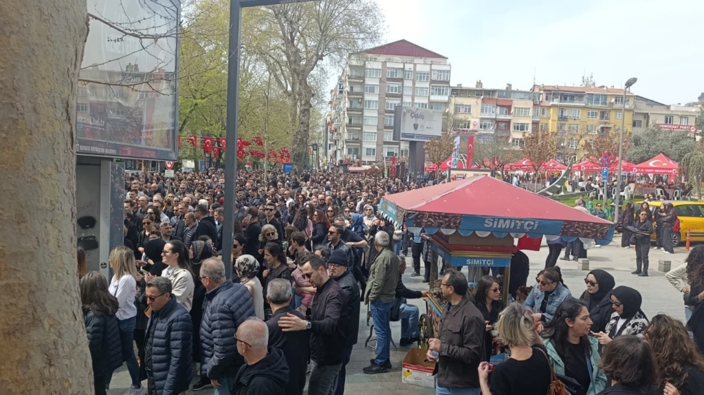 Kocaelideki Ogretmenler Siddete Karsi Kocaeli Valiligine Yurudu Kocaelideki Ogretmenler Siddete Karsi Kocaeli Valiligine Yurudu