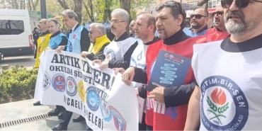 Kocaeli'deki Öğretmenler Şiddete Karşı Kocaeli Valiliği'ne Yürüdü
