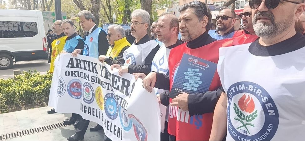 Kocaeli'deki Öğretmenler Şiddete Karşı Kocaeli Valiliği'ne Yürüdü