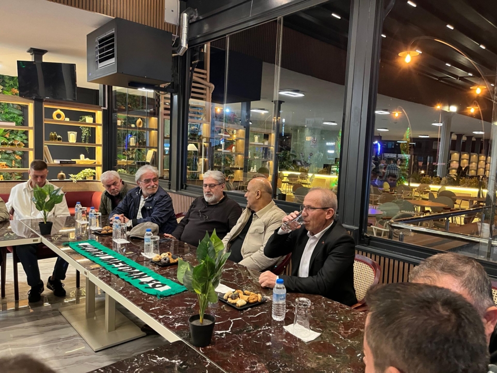 Kocaelispor Baskani Durul ve Yonetimi Hodri Meydan Karamursel Dernegini Ziyaret Etti 3 1 Kocaelispor Baskani Durul ve Yonetimi Hodri Meydan Karamursel Dernegini Ziyaret Etti 3 1
