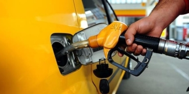 Orta Doğu'daki Ateşkes Rüzgarı Petrol Fiyatlarını Düşürdü, Gece Yarısı İtibarıyla Akaryakıtta Çifte İndirim Pompaya Yansıdı