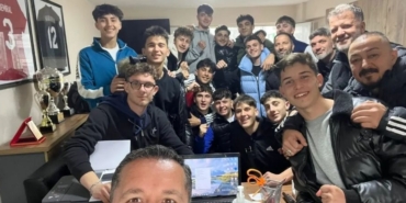 U17 Gelişim Ligi'nde Kullar 1975 Spor Şampiyonluğa Ulaşırken, Temsilcimiz Karamürsel İY Derbiyi Kazanarak Play-Off Vizesi Aldı