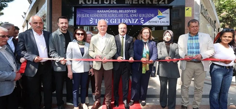 KARMEK Kursiyerlerinin Bir Yillik Emegi Duzenlenen Gorkemli Sergide Gorucuye Cikti KARMEK Kursiyerlerinin Bir Yıllık Emeği Düzenlenen Görkemli Sergide Görücüye Çıktı