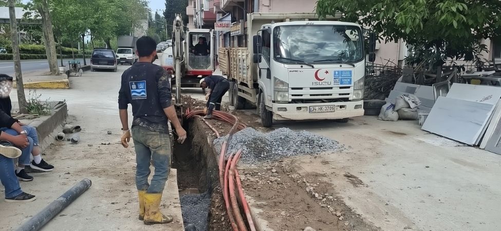 Karamurselde Kimin Yaptigi Belli Olmayan Onlemsiz Altyapi Kazilari Hayati Felc Etti Karamürsel'de Kimin Yaptığı Belli Olmayan Önlemsiz Altyapı Kazıları Hayatı Felç Etti
