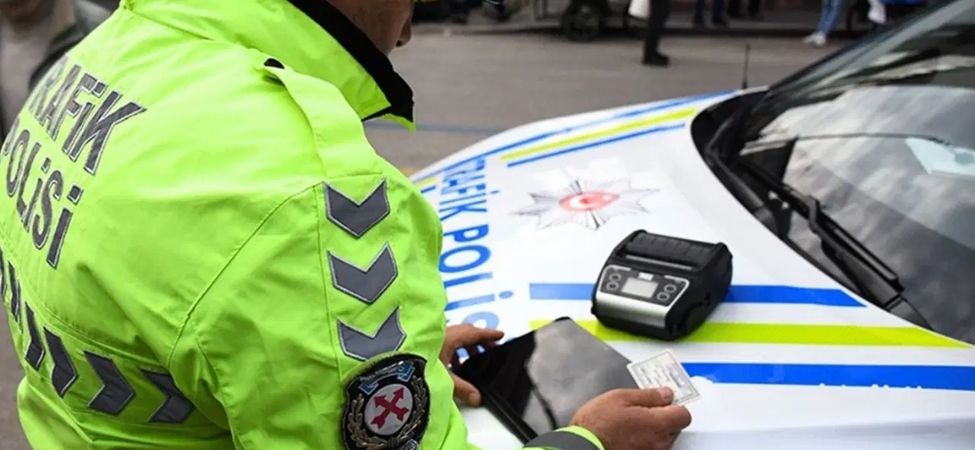 Kocaelide Kurallara Uymayan Suruculere Goz Actirilmadi Sadece Bir Ay Icinde Tam 77 Bin Trafik Cezasi Kesildi Kocaeli'de Kurallara Uymayan Sürücülere Göz Açtırılmadı Sadece Bir Ay İçinde Tam 77 Bin Trafik Cezası Kesildi