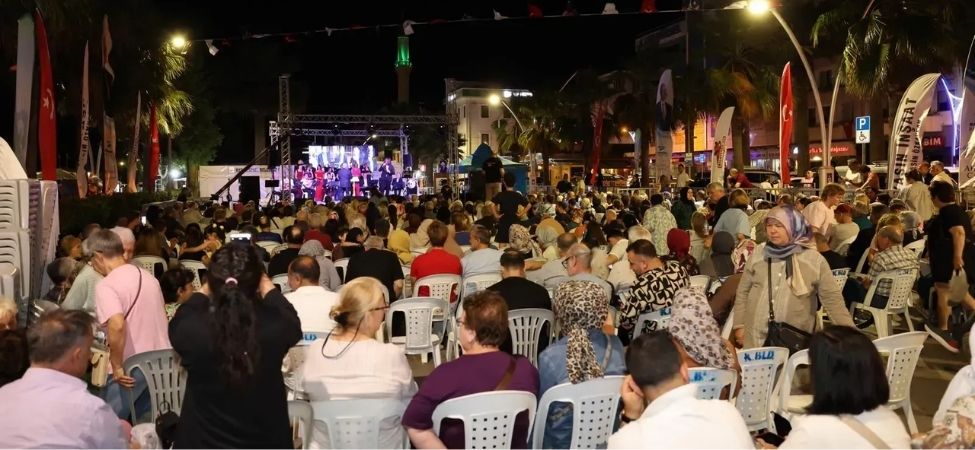 4 Temmuz Kurtulus Haftasi Coskusu Karamursel Ilhan Cinar Alaninda Duzenlenen Turk Sanat Muzigi Konserinde Sarkilar Hep Bir Agizdan Soylendi 1 4 Temmuz Kurtulus Haftasi Coskusu Karamursel Ilhan Cinar Alaninda Duzenlenen Turk Sanat Muzigi Konserinde Sarkilar Hep Bir Agizdan Soylendi 1