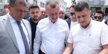 Başkan Tahir Büyükakın Karamürsel'de Sahaya İndi 4 Temmuz Mahallesi'nin Altyapı Sorunu Tamamen Ortadan Kalkacak