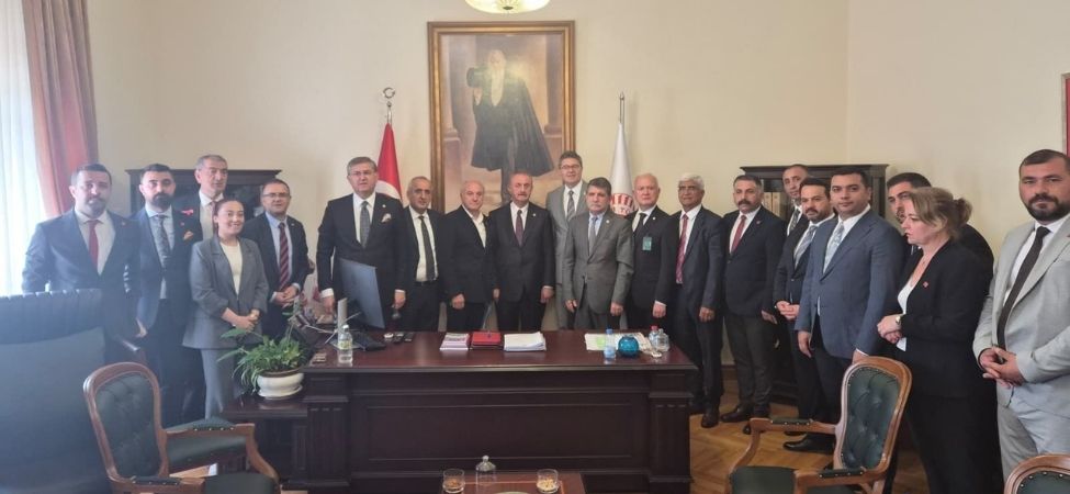 CHP Kocaeli Örgütü İmzaları Teslim Etti Belediye Başkanımız Ahmet Çalık Ön Saflarda Yer Aldı