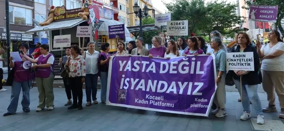 Golcuk ve Dilovasinda Yasanan Kan Donduran Olaylarin Ardindan Kocaeli Kadin Platformu Sokaga Indi Gölcük ve Dilovası'nda Yaşanan Kan Donduran Olayların Ardından Kocaeli Kadın Platformu Sokağa İndi