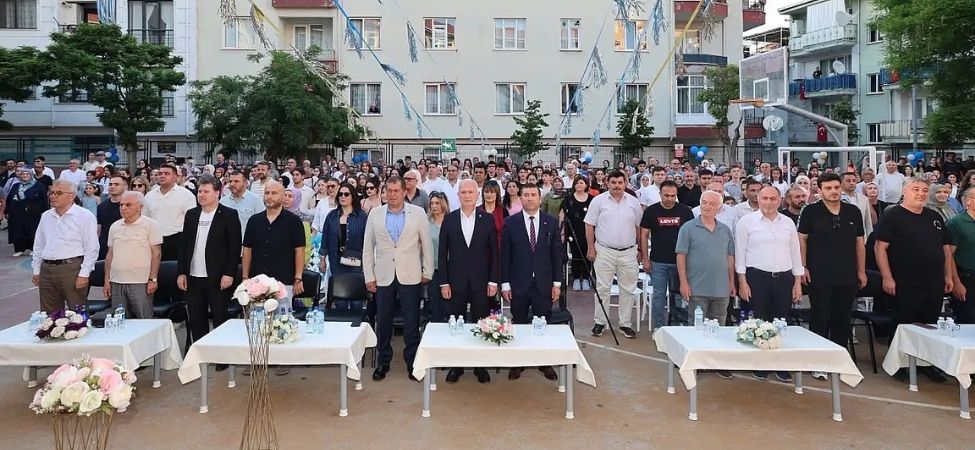 Karamursel Ataturk Ortaokulu Mezunlarini Muhtesem Bir Torenle Gelecege Ugurladi 1 Karamursel Ataturk Ortaokulu Mezunlarini Muhtesem Bir Torenle Gelecege Ugurladi 1