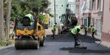 Karamürsel Belediyesi Fen İşleri Ekipleri Ulaşım Konforu İçin Sahada 1150. Sokak Asfaltlanıyor