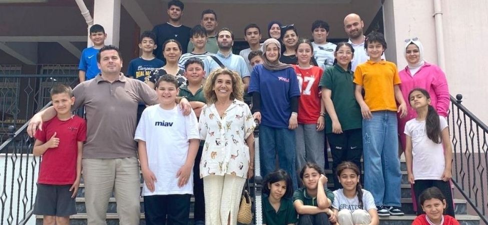Karamürsel Halk Kütüphanesi Görevlileri, Ahmet Gazanfer Bilge İşitme Engelliler Okulundaki Öğrencilerle Anlamlı Bir Etkinlikte Bir Araya Geldi