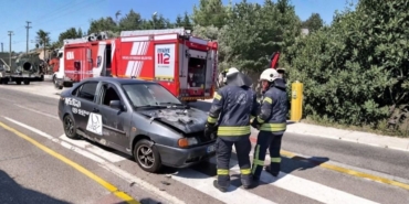 Karamürsel'de Seyir Halindeki Otomobilde Çıkan Yangın Paniğe Neden Oldu İtfaiye Ekipleri Hızla Müdahale Etti