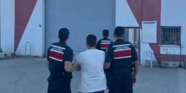 Kocaeli İl Jandarma Komutanlığı ve JASAT Ekipleri, Cinsel Saldırı Suçundan Aranan Hükümlüyü Karamürsel'de Kıskıvrak Yakaladı