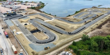 Kocaeli Motor Sporları Gelişim Merkezi Törenle Tanıtıldı Başkan Büyükakın'dan Gençlere Hayati Kask ve Ekipman Uyarısı
