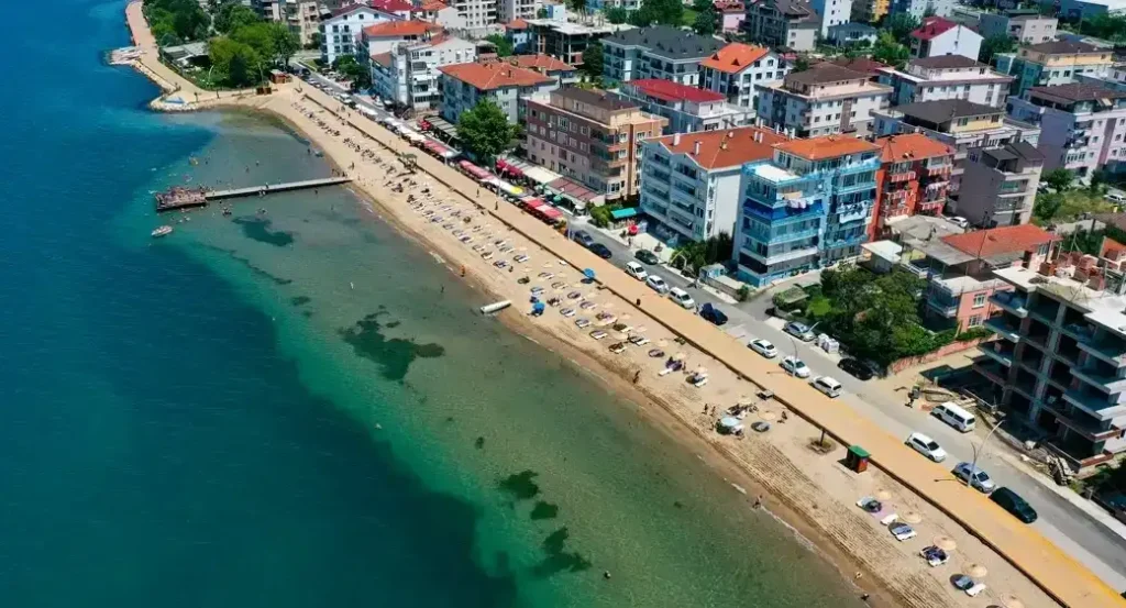 Sicak Havayi Goren Karamurselliler Plajlara Akin Etti Resmi Acilis Oncesi Fiili Sezon Acildi Sicak Havayi Goren Karamurselliler Plajlara Akin Etti Resmi Acilis Oncesi Fiili Sezon Acildi