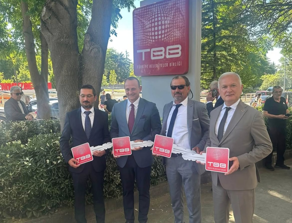 291 Kisilik Yeni Otobusumuz Karamurselimize Hayirli OlsunTurkiye Belediyeler Birligi taraf 2
