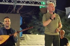 4 Temmuz Kurtuluş Haftası Festivali'nde Yerel Sesler Rüzgarı İlhan Çınar Alanı'nı Dolduran Yüzlerce Vatandaş Türkülere Eşlik Etti