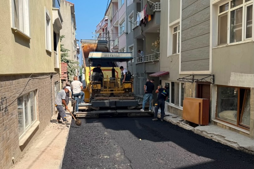Altyapi calismalarinin ardindan yollarimizda asfaltlama ve tas doseme islemlerini surduruyoruz.I Altyapi calismalarinin ardindan yollarimizda asfaltlama ve tas doseme islemlerini surduruyoruz.I