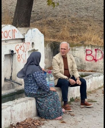 Karamürsel Belediye Başkanı Ahmet Çalık'ın Kızderbent Mahallesi'ndeki Çeşme Başı Sohbeti Yürekleri Isıttı (1)