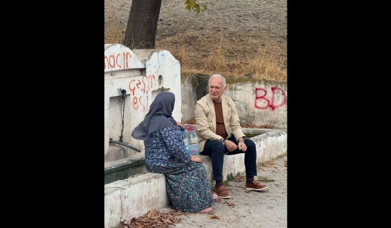 Karamürsel Belediye Başkanı Ahmet Çalık'ın Kızderbent Mahallesi'ndeki Çeşme Başı Sohbeti Yürekleri Isıttı (1)