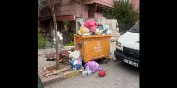 Karamürsel Çiftlik Caddesi'nde Taşan Çöp Konteynerleri Vatandaşları İsyan Ettirdi