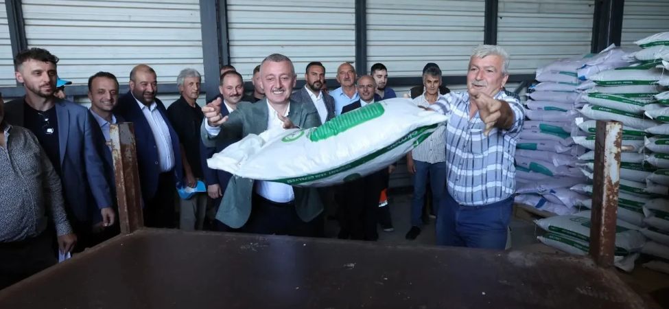 Karamürselli Üreticilere Büyükşehir'den Yüzde 50 Hibeli Yem Bitkisi Tohumu Desteği Başladı